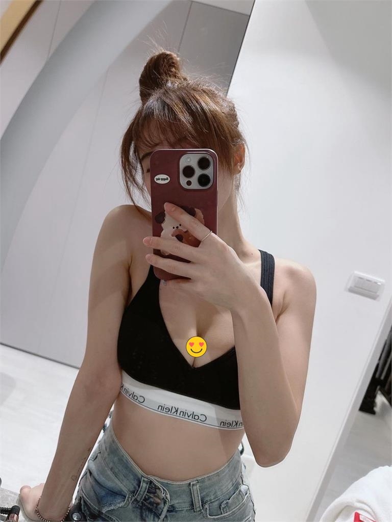 樂天空靈女神「爆款黑bra」自拍!鏡子反射「大辣U字」網暈到失語