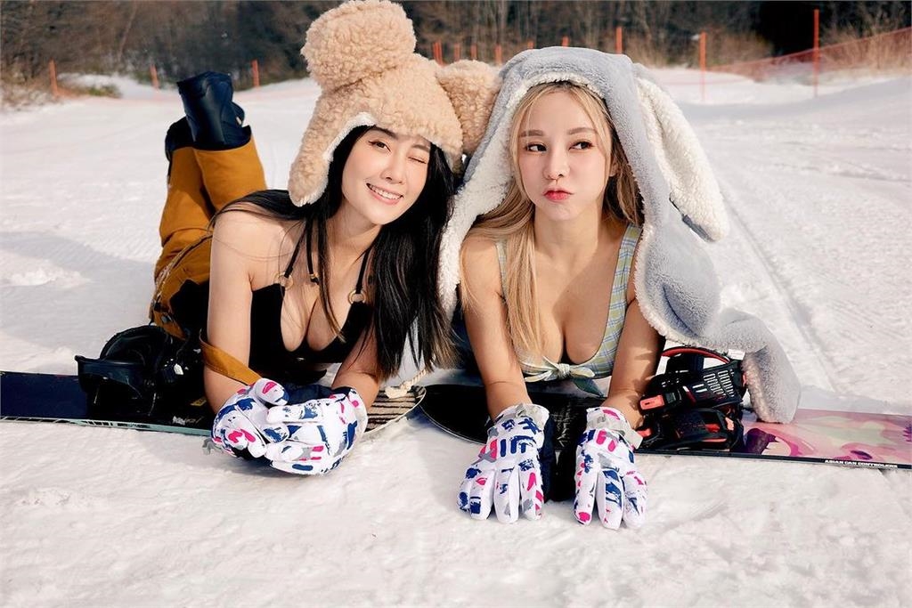 巫苡萱化身「最兇雪兔」!單穿比基尼「雪中彈跳」360度轉圈好料全看光