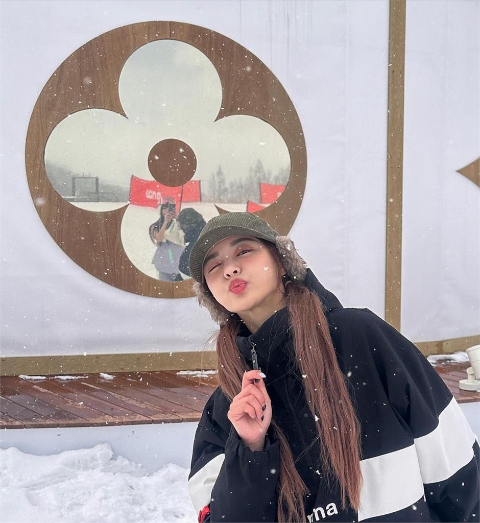 樂天女孩「雪地比基尼」全面解鎖!Yuri不藏私全出賣:我的朋友都好猛