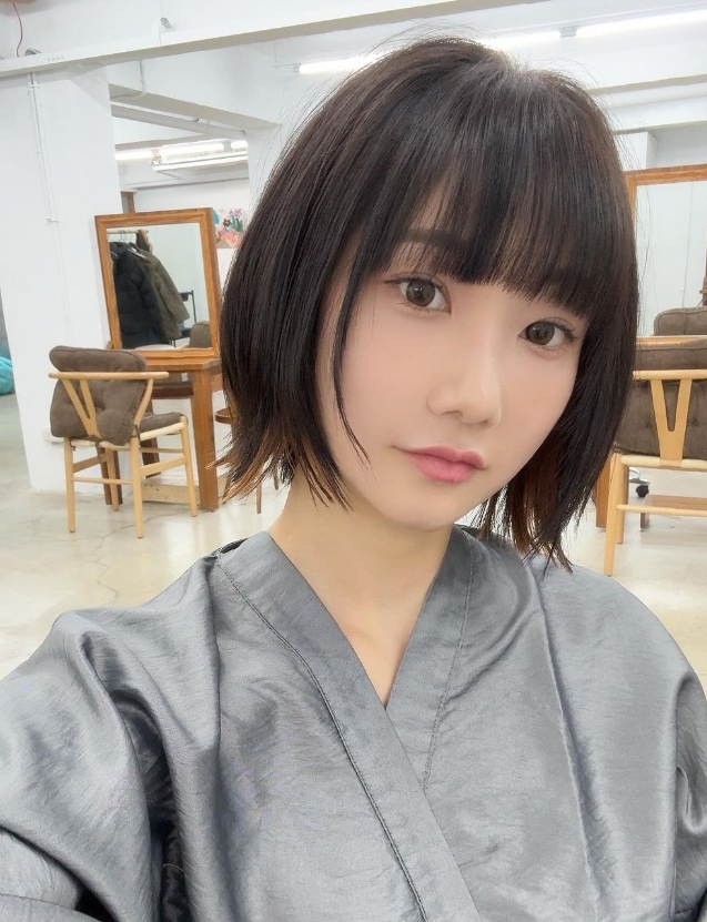 愛莉莎莎不甩北檢飛澳洲「再吐9字」！賣萌照「大紅脣吐舌」網怒：別回來