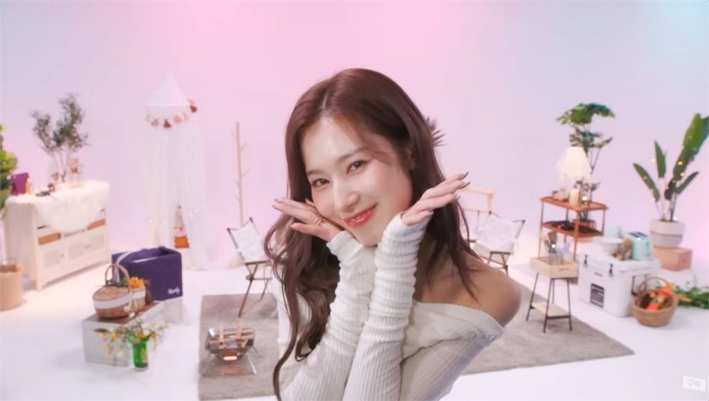 TWICE「撒嬌擔當」晉升MC火力全開!「萌化小鹿斑比」擊潰網:心要爆炸了