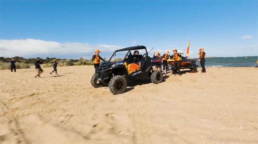 F1車手另類「極速對決」 車王維斯塔潘澳洲跨界飆沙灘車