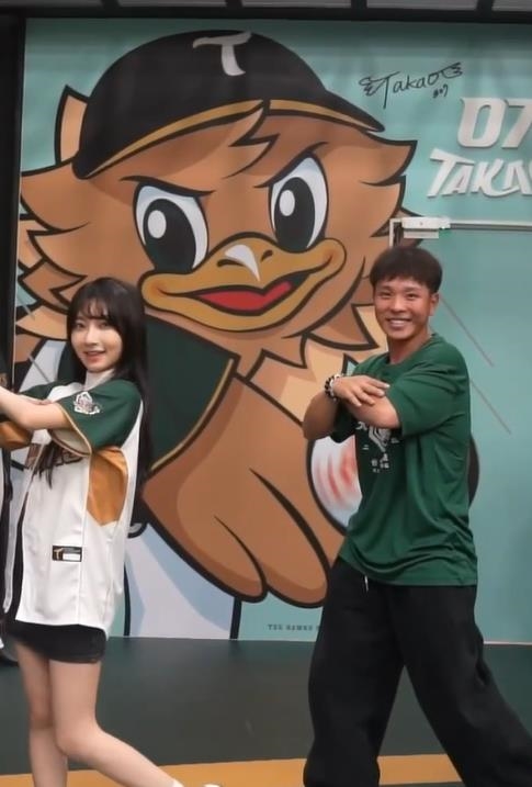 太神!一粒、保弟場下合體「晃動影片曝」20分掀7萬人朝聖:本人很可愛