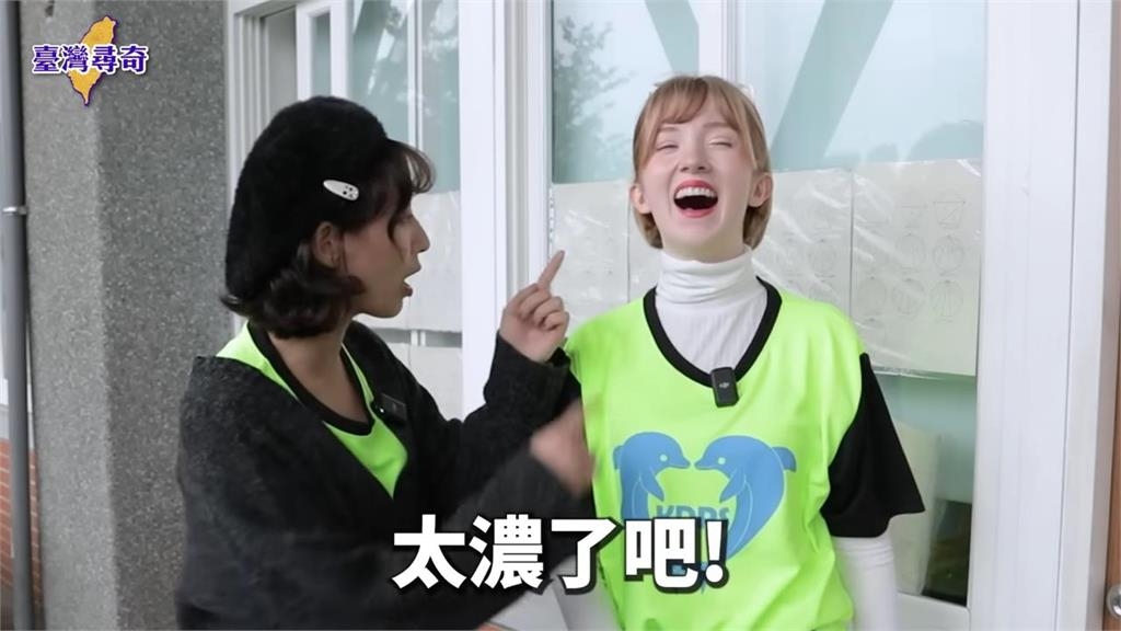 太誠實!英國美女挑戰和小學生一起上課 「精緻妝容」竟遭虧:太多粉了