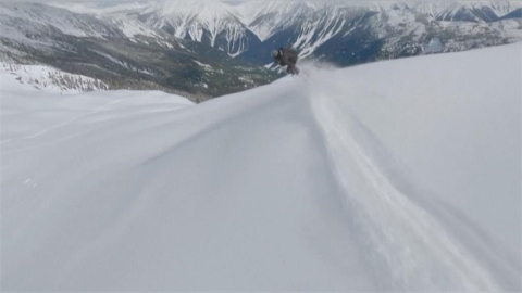 「自然選擇巡迴賽」拚高分 頂尖高手天然地形大秀絕技