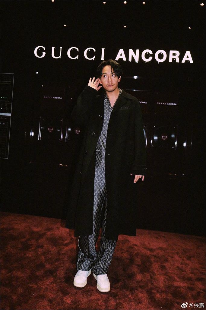 周杰倫「忘開美顏」張震也被出賣!臉上「法令紋全炸出」秒變老頭網嚇壞