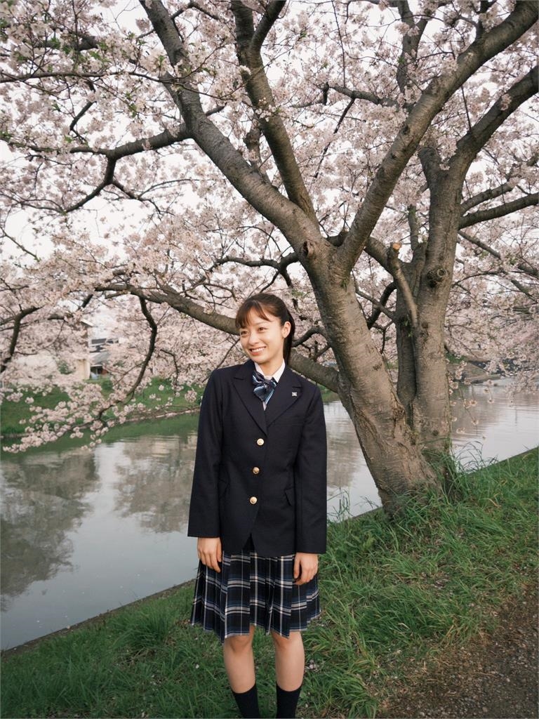 橋本環奈「JK私照」太頂!極致側顏夢回「天使偶像」網跪:最美高中生