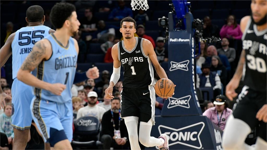 NBA/溫班亞瑪花式運球3百萬人看傻!灰熊3打1快攻「看到他」嚇爛不動