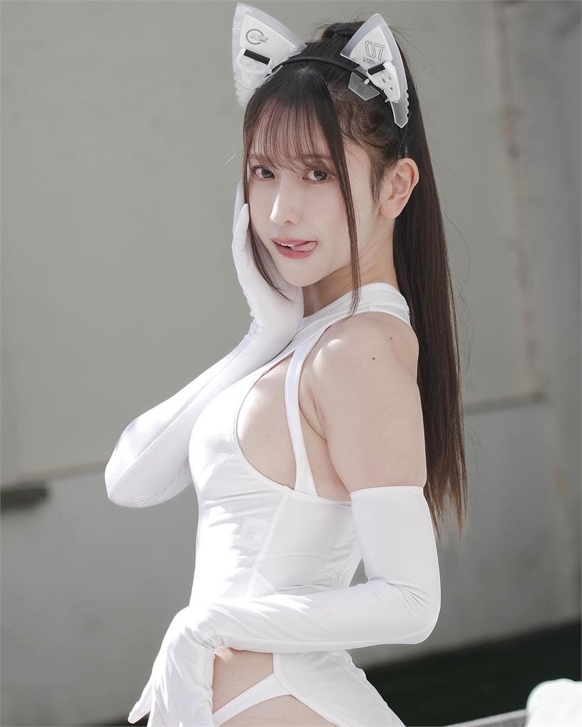 比哆啦A夢更頂!日本RQ化身「暗黑機器貓」 百寶袋偷藏「純欲猛獸」