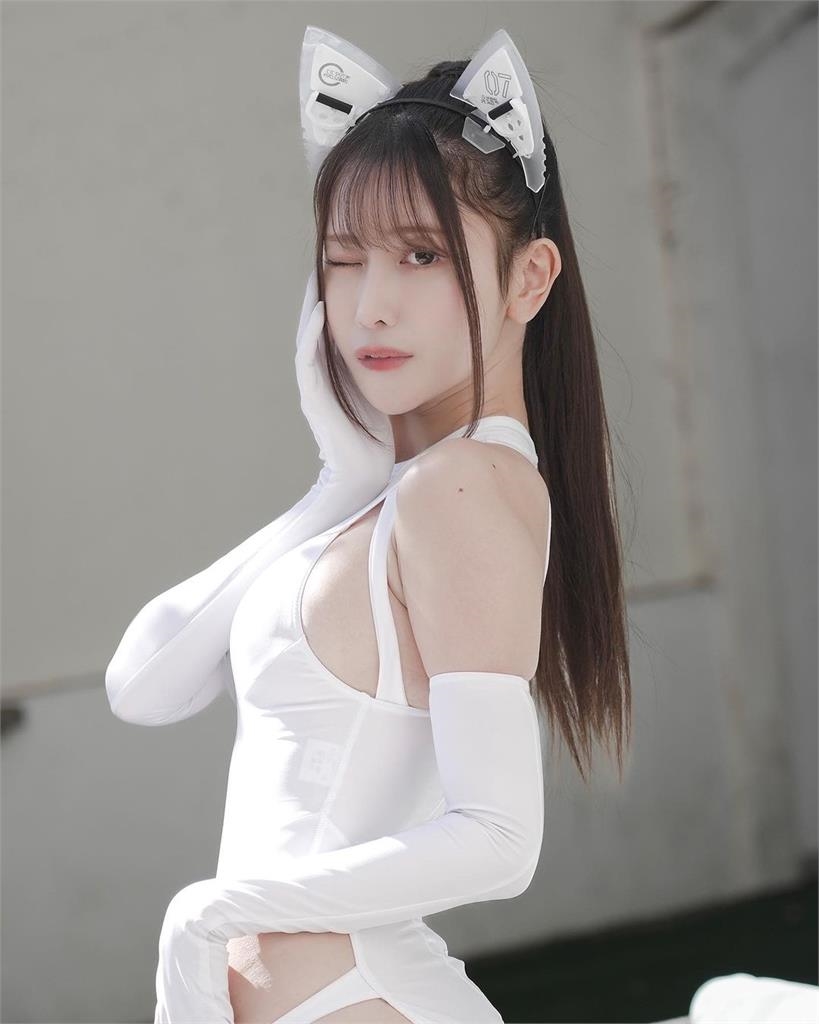 比哆啦A夢更頂!日本RQ化身「暗黑機器貓」 百寶袋偷藏「純欲猛獸」