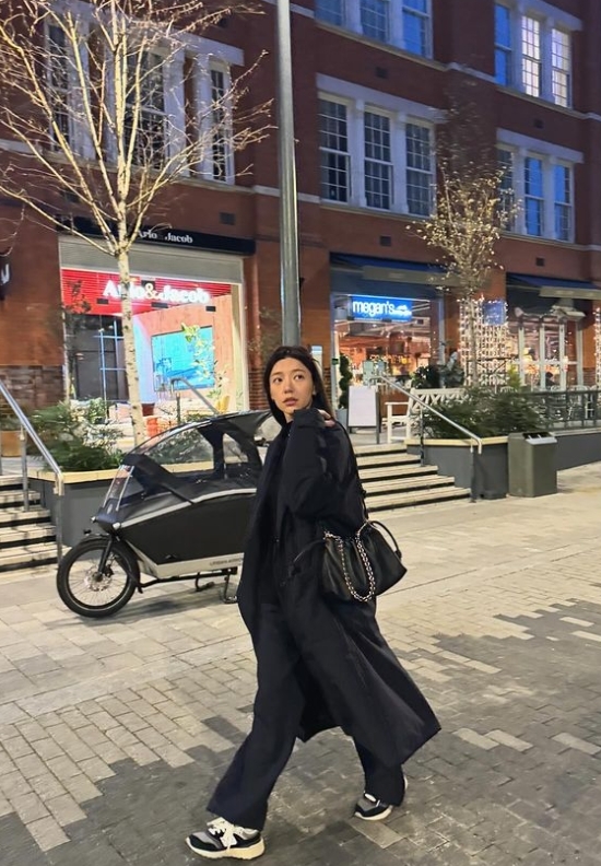 郭雪芙現蹤咖啡廳「娃娃濃妝全卸」無人認出!35歲真面目外流…網嚇:太兇殘