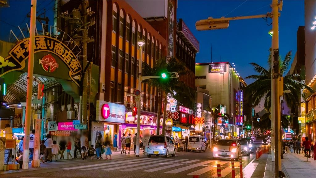 她去沖繩「脫口1句」下秒愣了:以為來到墾丁…全場爆共鳴:還比較划算