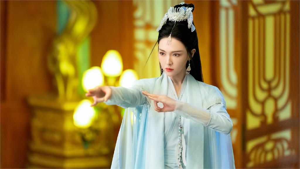 睽違15年再戰仙俠!唐嫣絕美扮相「殺上熱搜」 網頂不住:御姐天花板