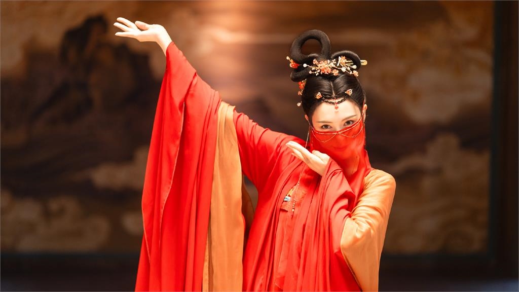 睽違15年再戰仙俠!唐嫣絕美扮相「殺上熱搜」 網頂不住:御姐天花板