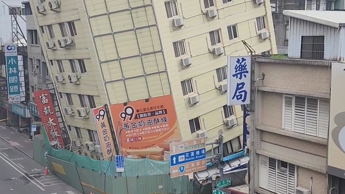 快新聞/花蓮搖不停!富凱飯店又向外偏移 當地居民嘆:希望這是最後一次了