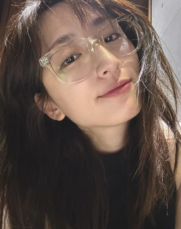 柯佳嬿「濃妝全卸」素顏太落差!39歲真面目慘遭外流…網嚇爛:要命阿