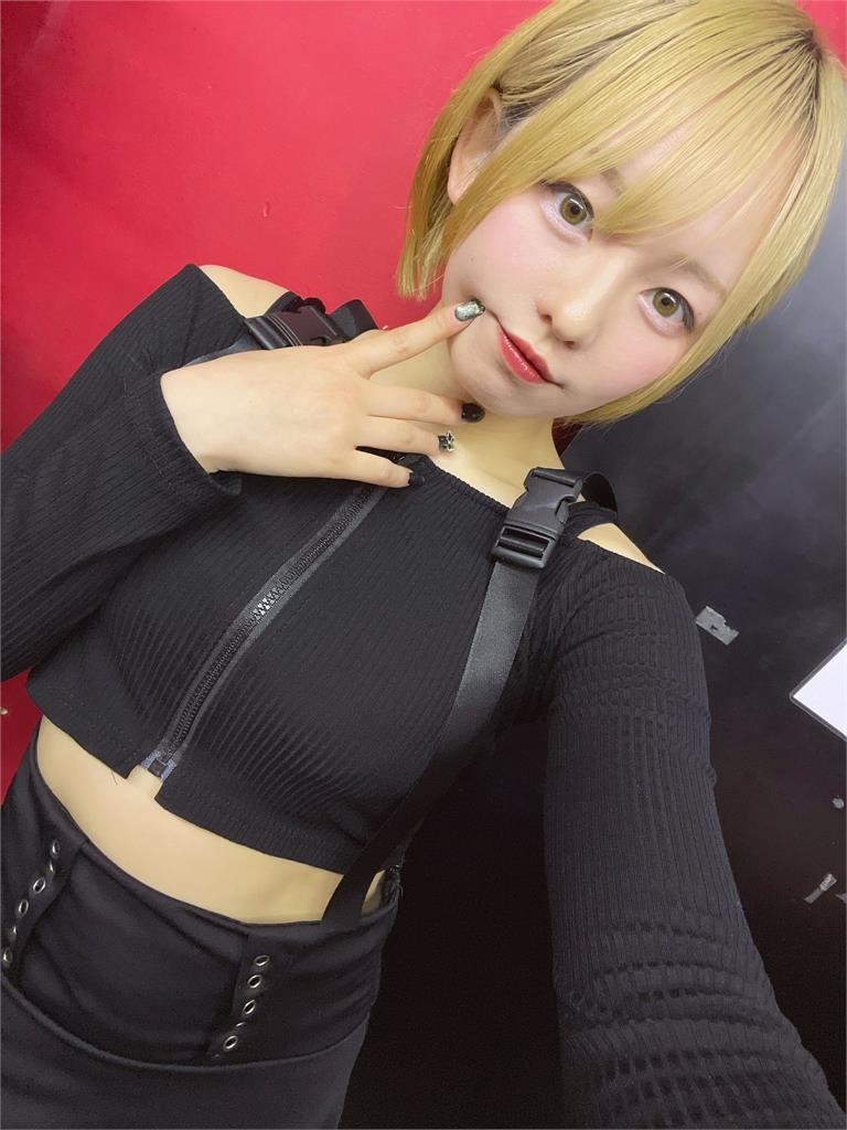 快活不下去!24歲日女星傳「收入危機」控經紀公司抽50%:買不起新電視