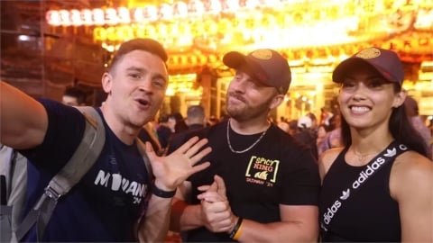 鞭炮聲響不停！美國男體驗大甲媽祖起駕　見人潮熱鬧景象嗨喊：超級棒