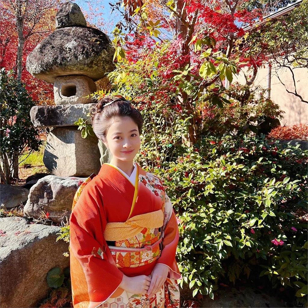 橋本環奈「厚重妹妹頭全後梳」髮際線震撼退潮!「光滑巨球」嚇傻粉:是誰