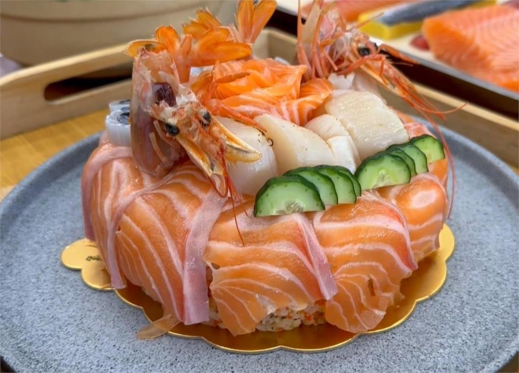 「燃燒蛋糕」如變魔術 上層燒完出現「畫中畫」