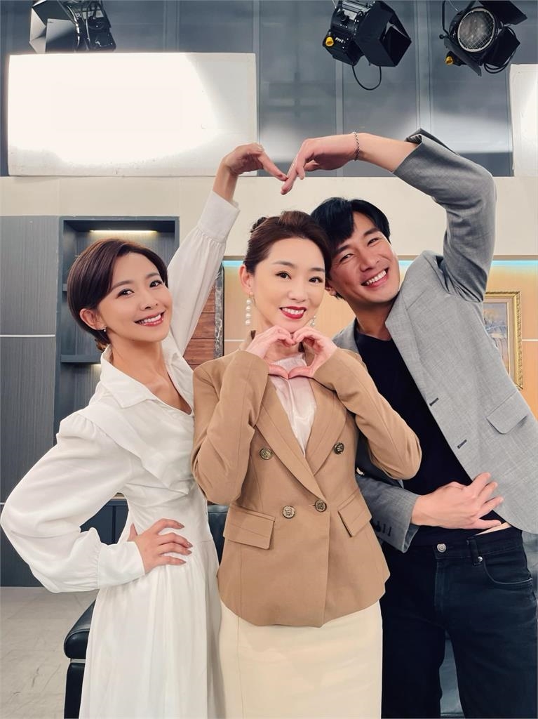 吳婉君、傅子純「宮廷風婚紗」曝光!她笑喊:歡迎來《愛的榮耀》蠟像館