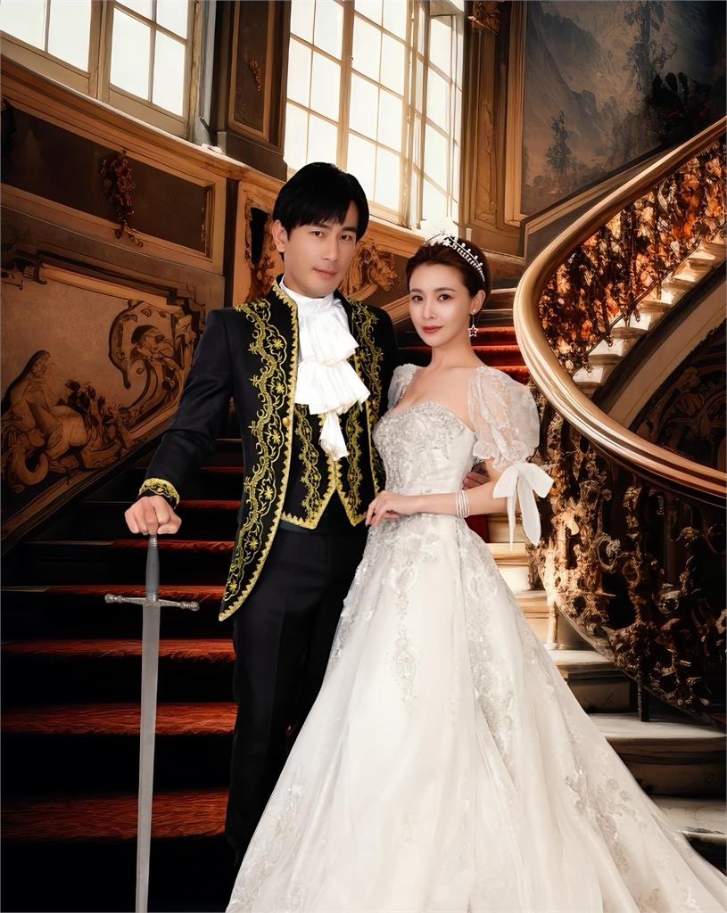 吳婉君、傅子純「宮廷風婚紗」曝光!她笑喊:歡迎來《愛的榮耀》蠟像館