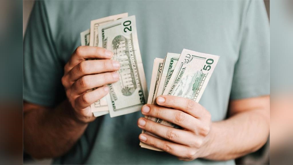 去年七月無業到現在！稅單還要繳「這金額」　他喊吃土遭嗆：賺很大