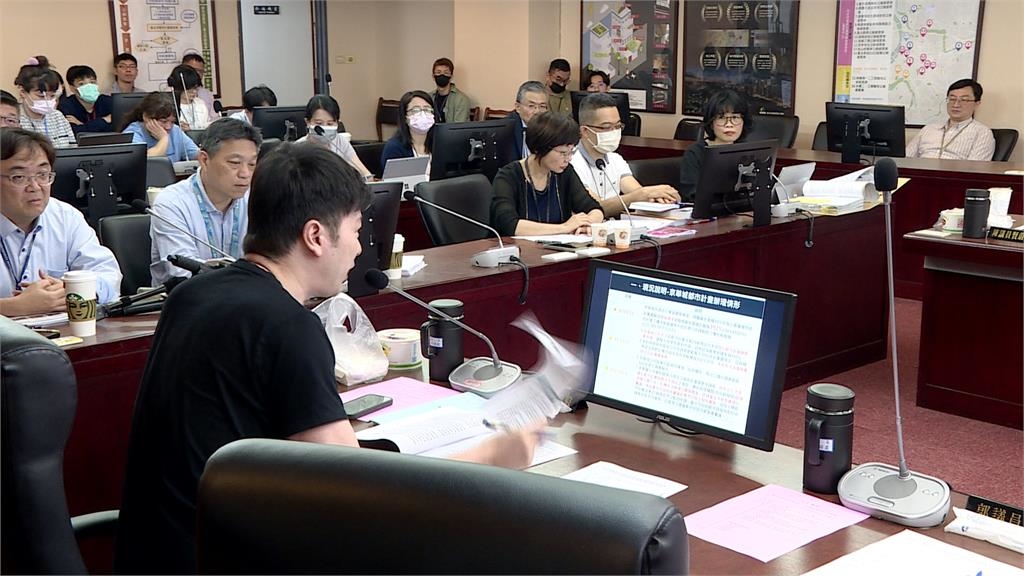 京華城董座親上火線 談容積率840%「取得一切合法」