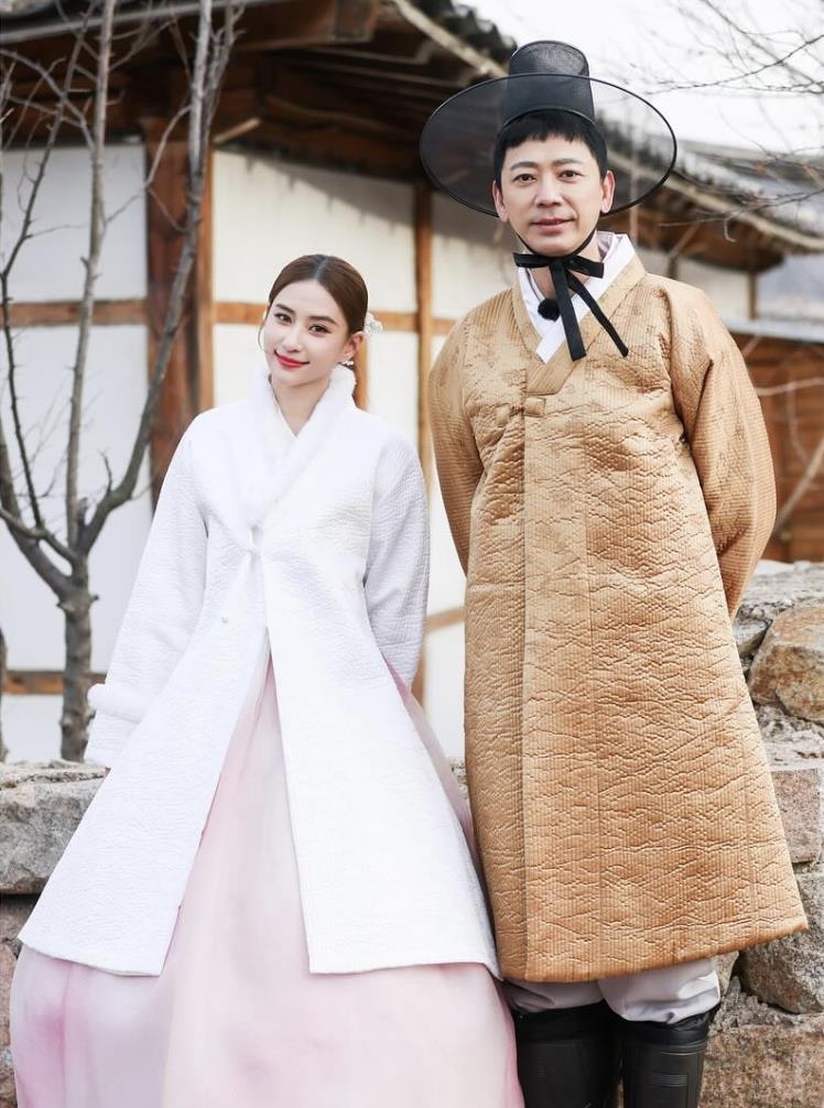 搖滾巨人「信」罕見露臉52歲真面目曝!父女照「女兒大變樣」本尊竟是她