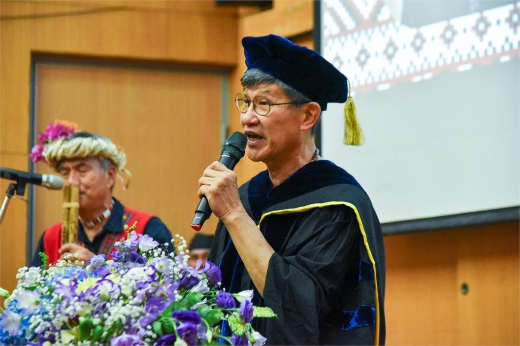 快新聞/經典電影《搭錯車》導演虞戡平深耕部落 獲頒最高榮譽一等原民獎章