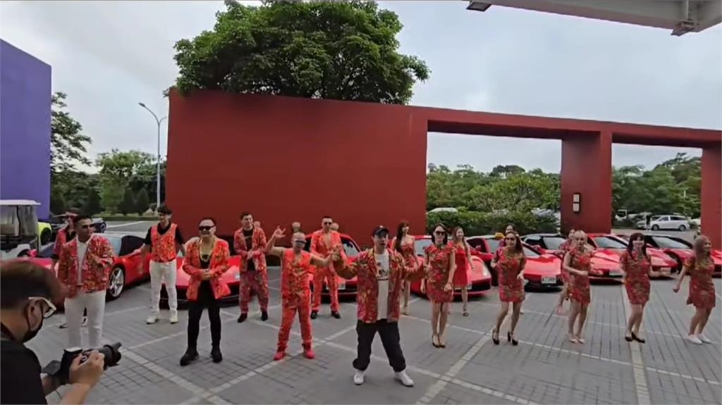 竹北吊車大王「桃園8億車聚」超壯觀!40輛超跑助陣「東北大花」辣妹熱舞