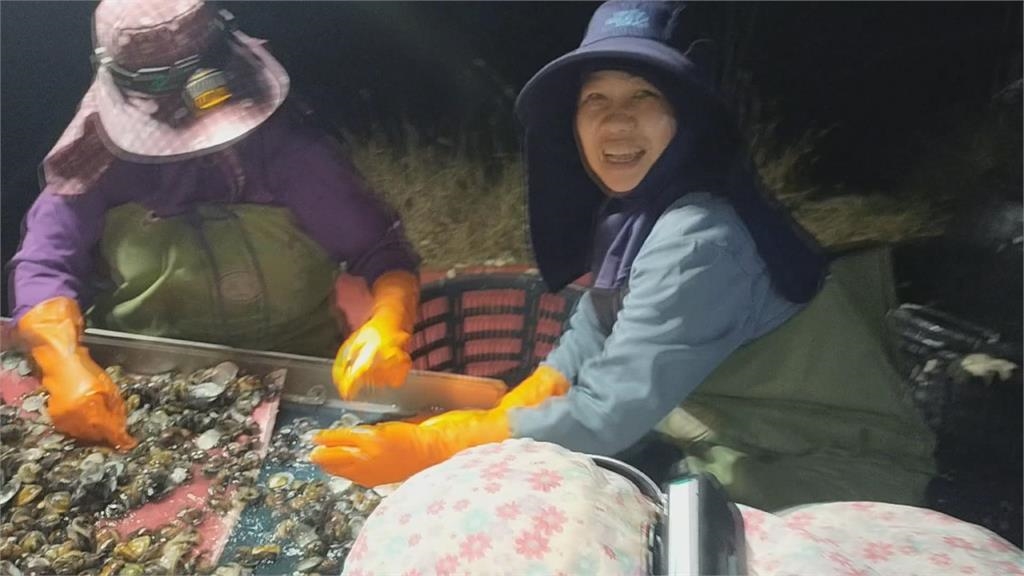 新住民媽媽當洗蛤工養一家七口 獲家扶中心表揚自強母親