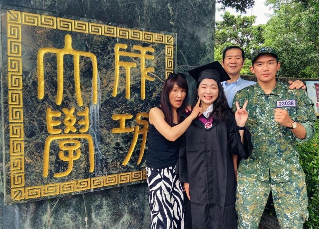 裕隆納智捷SBL二連霸!嚴陳莉蓮帥氣剪籃網 展現「一個裕隆」團結氣勢