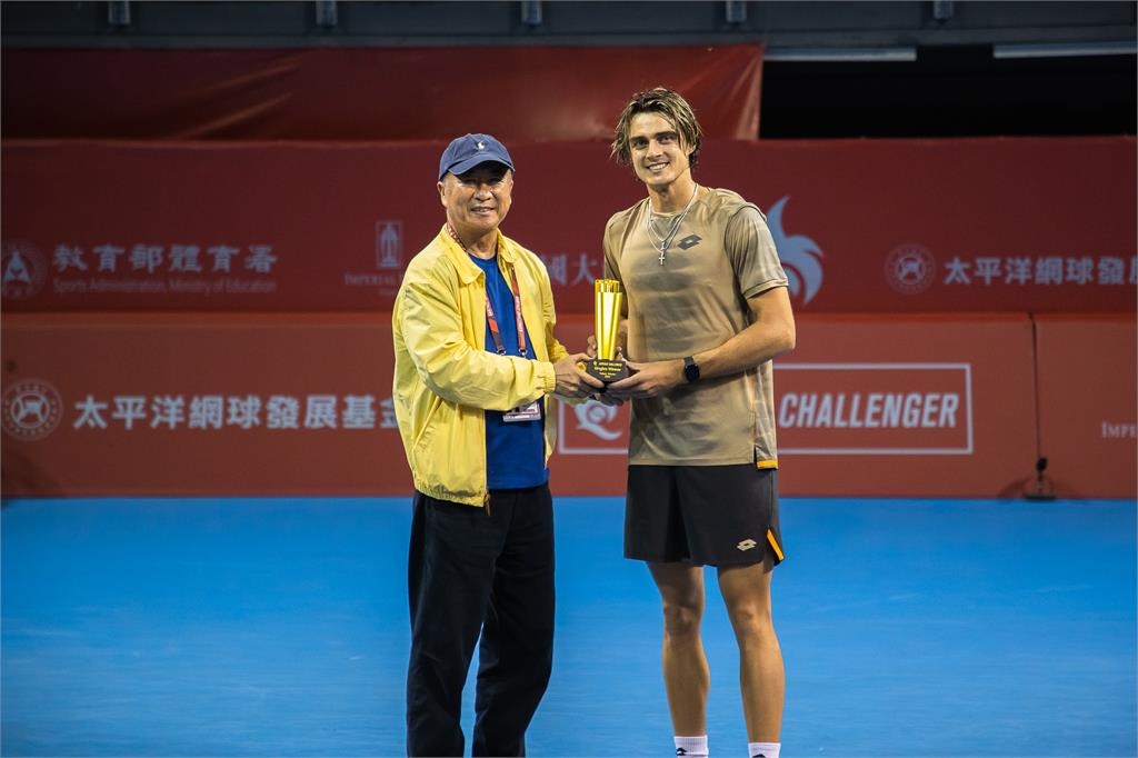 「胖鵬配」後首位台將！華國三太子國際男網挑戰賽何承叡雙打奪冠