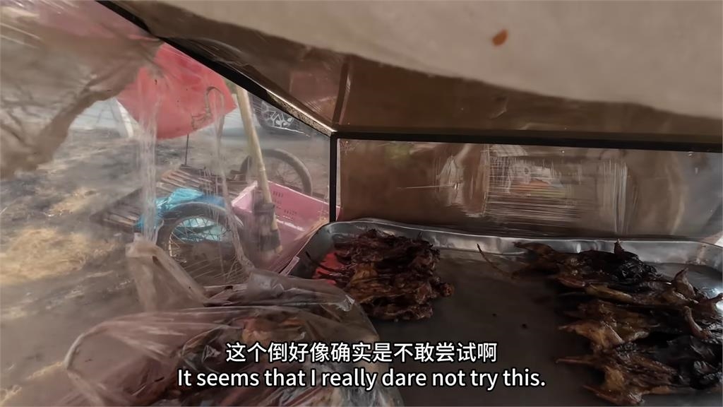 看起來好恐怖！他遊泰國路邊攤「驚見烤田鼠」　被邀請試吃秒閃：我很飽耶