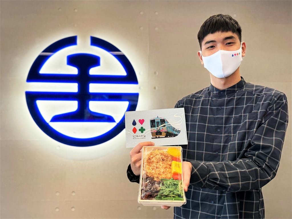 快新聞/噁心慎入!旅客吃台鐵便當驚見斷頭蟑螂 崩潰喊「快吃完才發現」