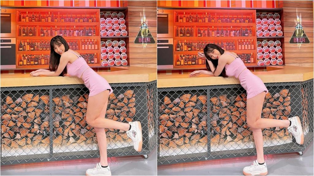 38歲《黑澀會》女星超短裙炸粗勇大腿肌！趴桌耍辣「暗黑色塊」驚冒頭
