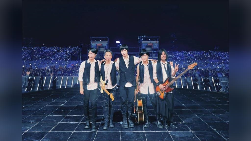五月天阿信脫口喊「我們中國人」　怪獸5月最後一刻現蹤PTT