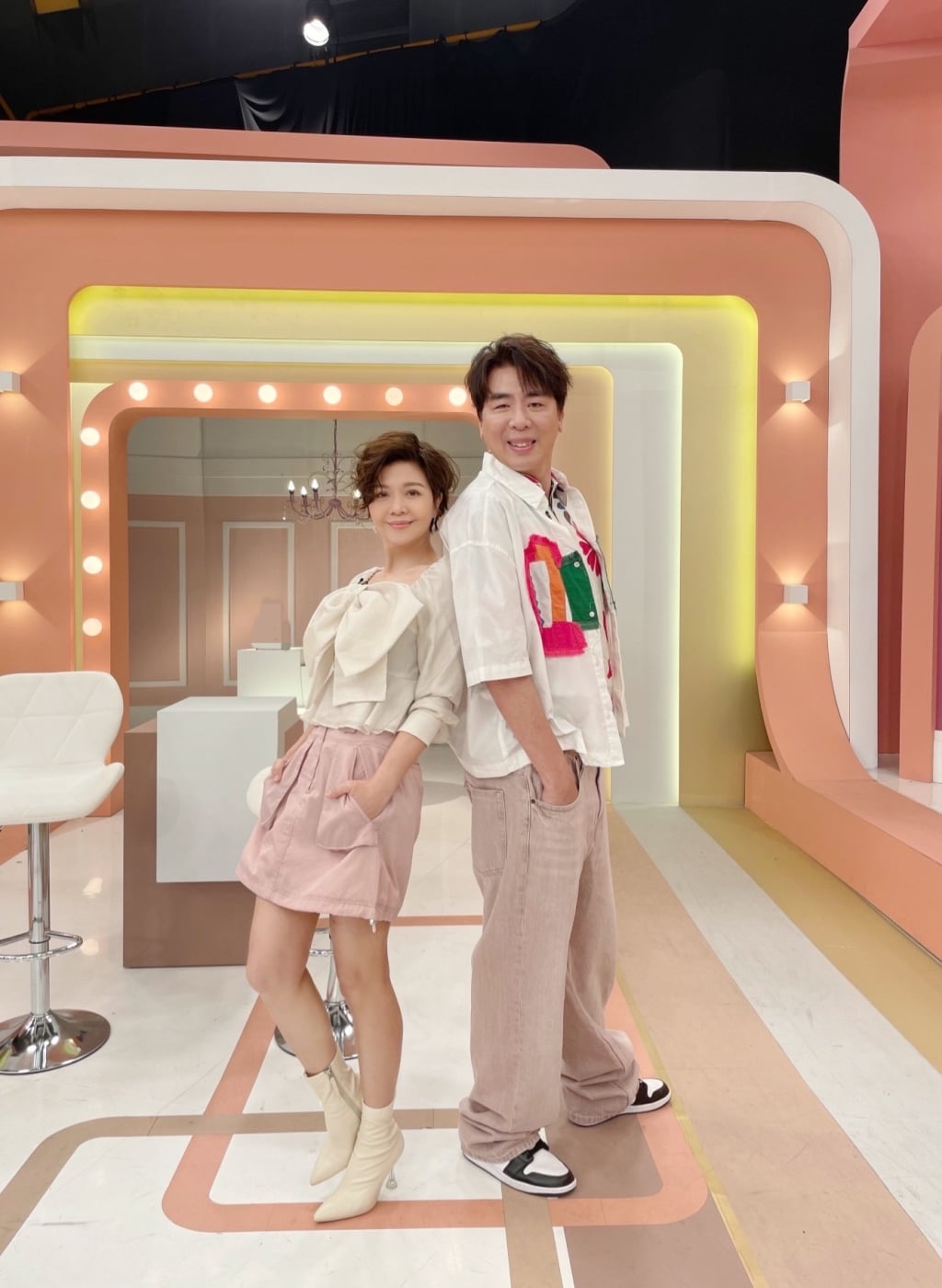 《姊妹亮起來》心機女搭便車愛亂蹭？！梁赫群搭順風車不白目「卡車也可以」?！