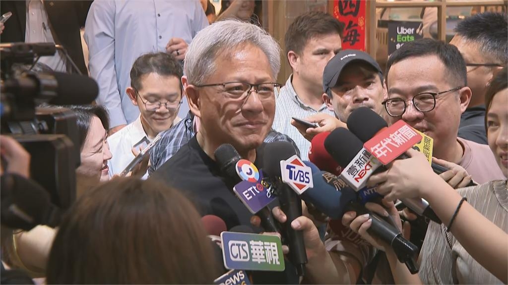 輝達市值突破3兆美元超車蘋果　外媒：沒人為庫克挺「胸」而出