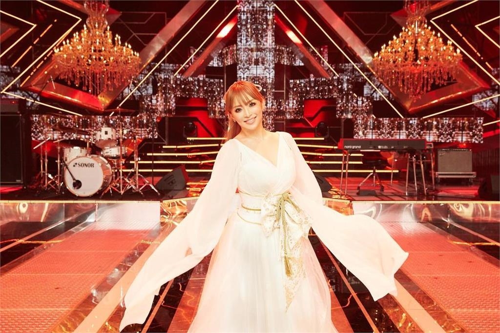 濱崎步「大眼娃娃妝」全卸除！「45歲素顏臉蛋」驚天落差…網嚇：認不出