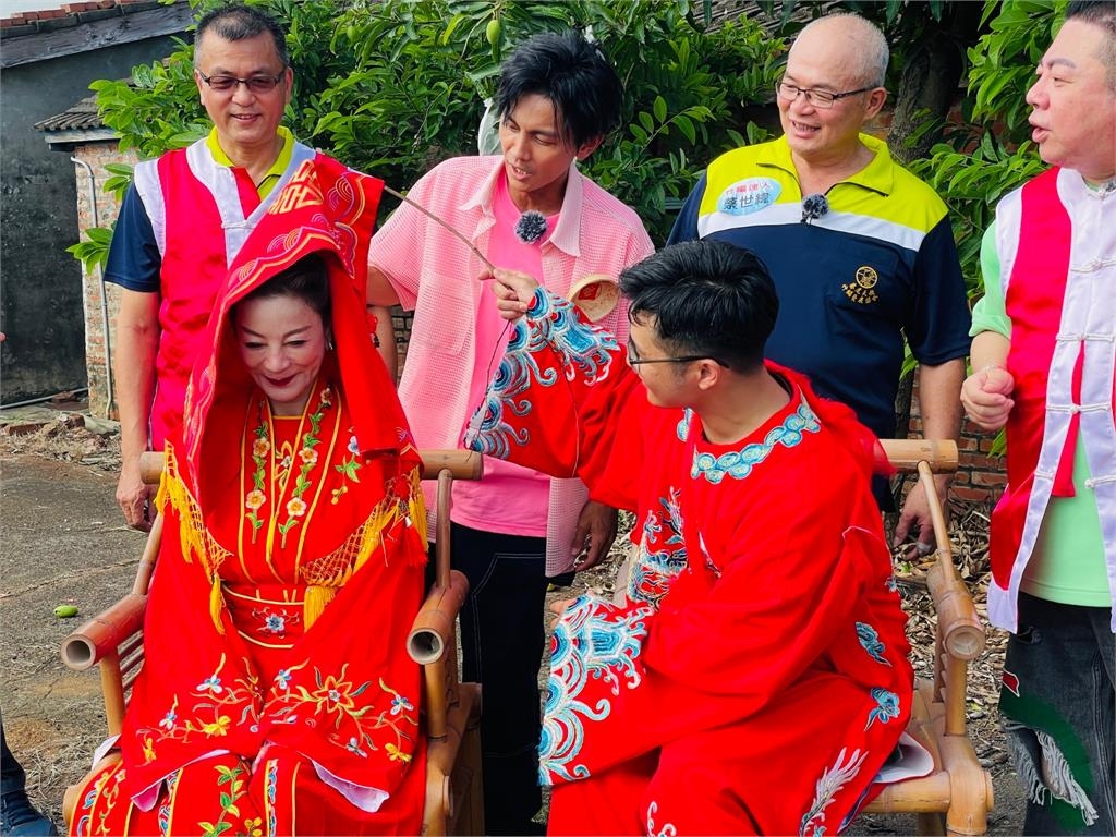 楊繡惠甜蜜閃婚嫁猛男青農!被帥氣公主抱超high直呼開心