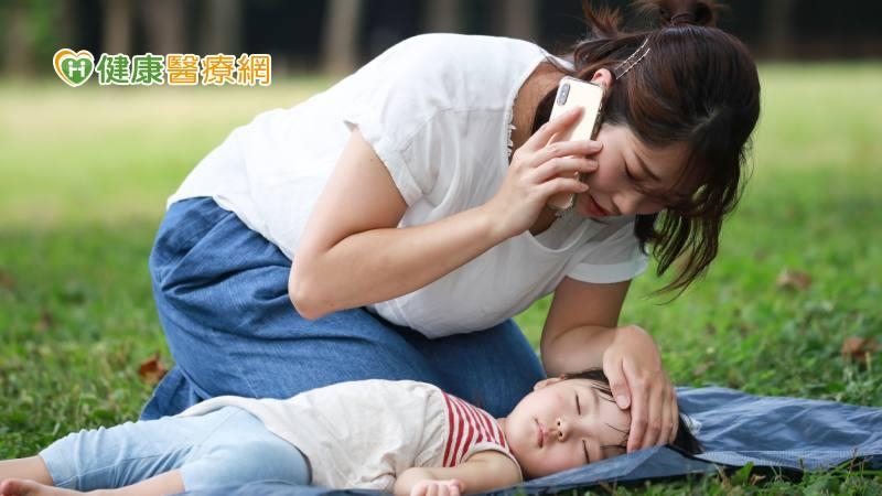 家中孩童中暑、熱傷害該如何急救? 5步驟自救方法學起來! 家中孩童中暑、熱傷害該如何急救? 5步驟自救方法學起來!