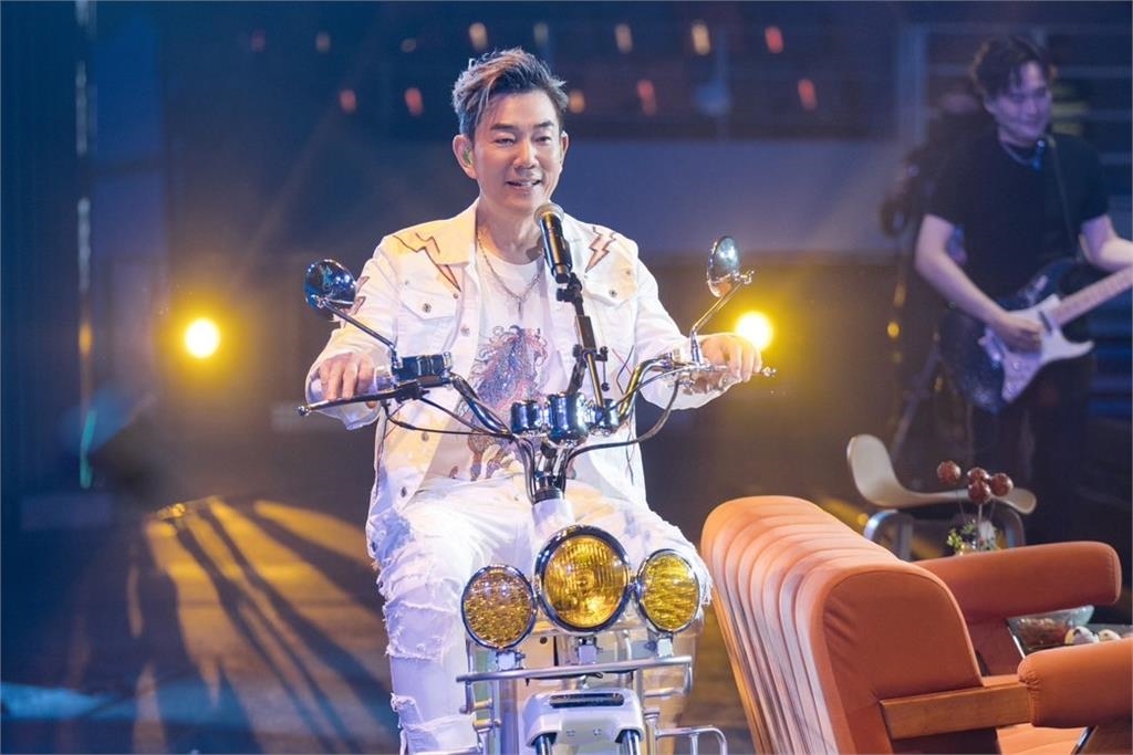 任賢齊《齊跡2024世界巡迴演唱會》成都開唱 上萬粉絲齊慶生