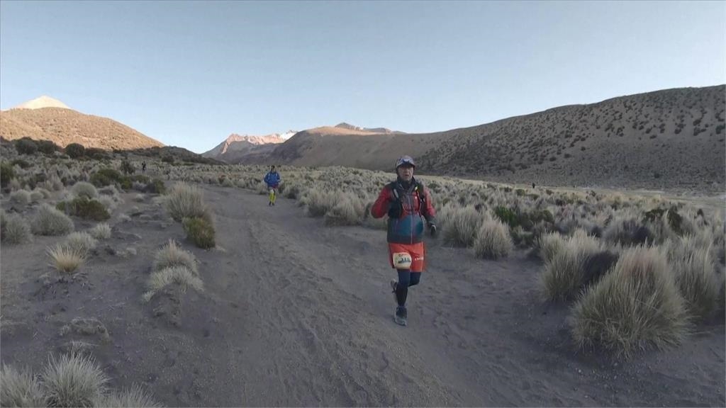 南美洲玻利維亞薩哈馬火山路跑賽　吸引全球百位越野好手挑戰