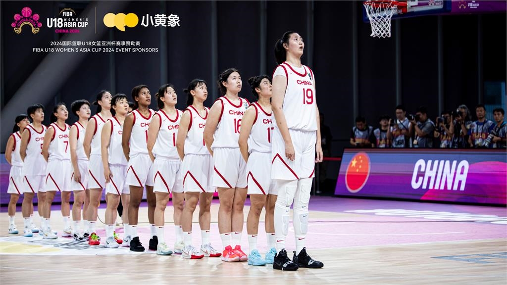 籃球／17歲「女姚明」226公分！外掛身高虐爆對手…網驚：根本不用跳