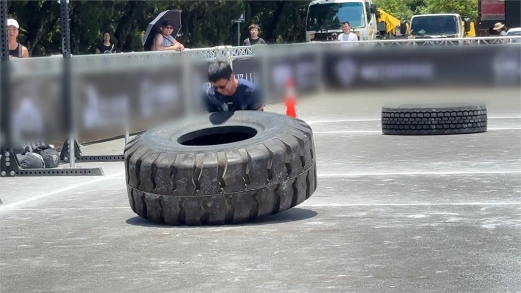 大力士比賽魔王關卡 拖10噸貨車走25公尺