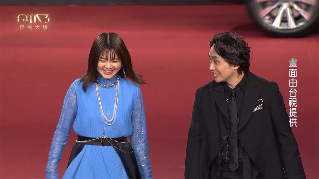 金曲紅毯亮點!鳳小岳「父子裝」吸睛 楊乃文晚禮服黑西裝壓軸登場