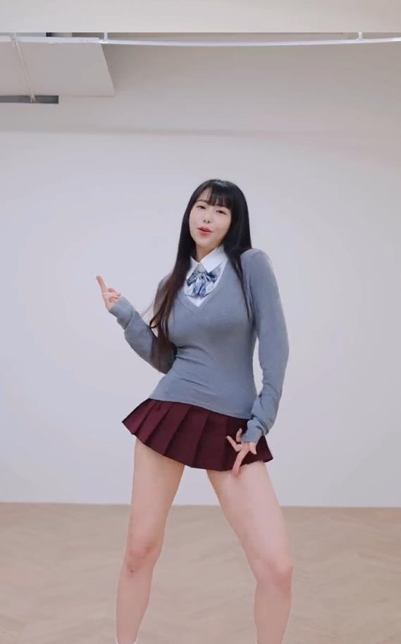 什麼都沒露「但好晃」！梓梓跟風「人體糖葫蘆」擺動片掀65萬朝聖