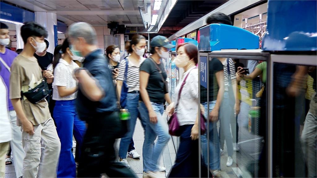 台灣有錢人一堆?新北5千萬中古屋「現場30人排隊搶買」!旁邊1設施網秒懂